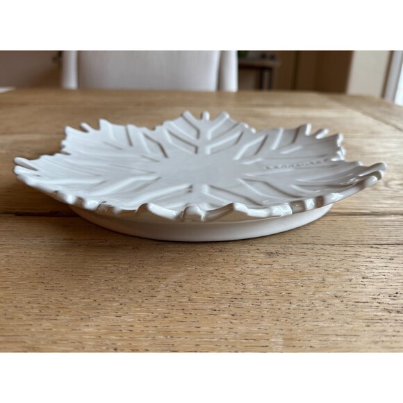 NEW Le Creuset Noel Stoneware Snowflake 12in Platter, White - Picture 3 of 7